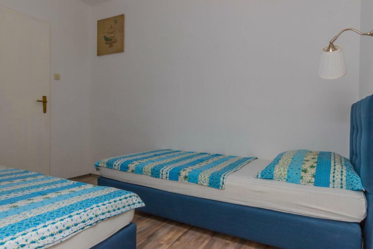 Maris Apartment *